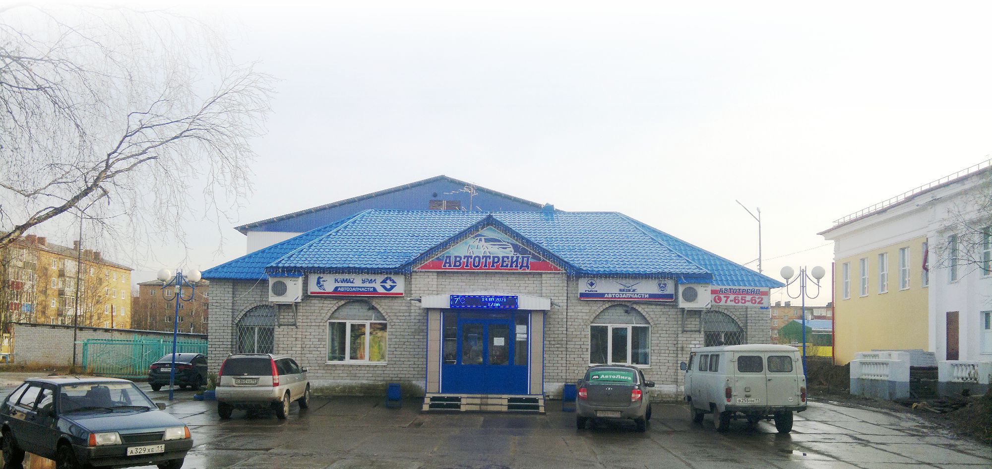 Здание магазина "Автотрейд"